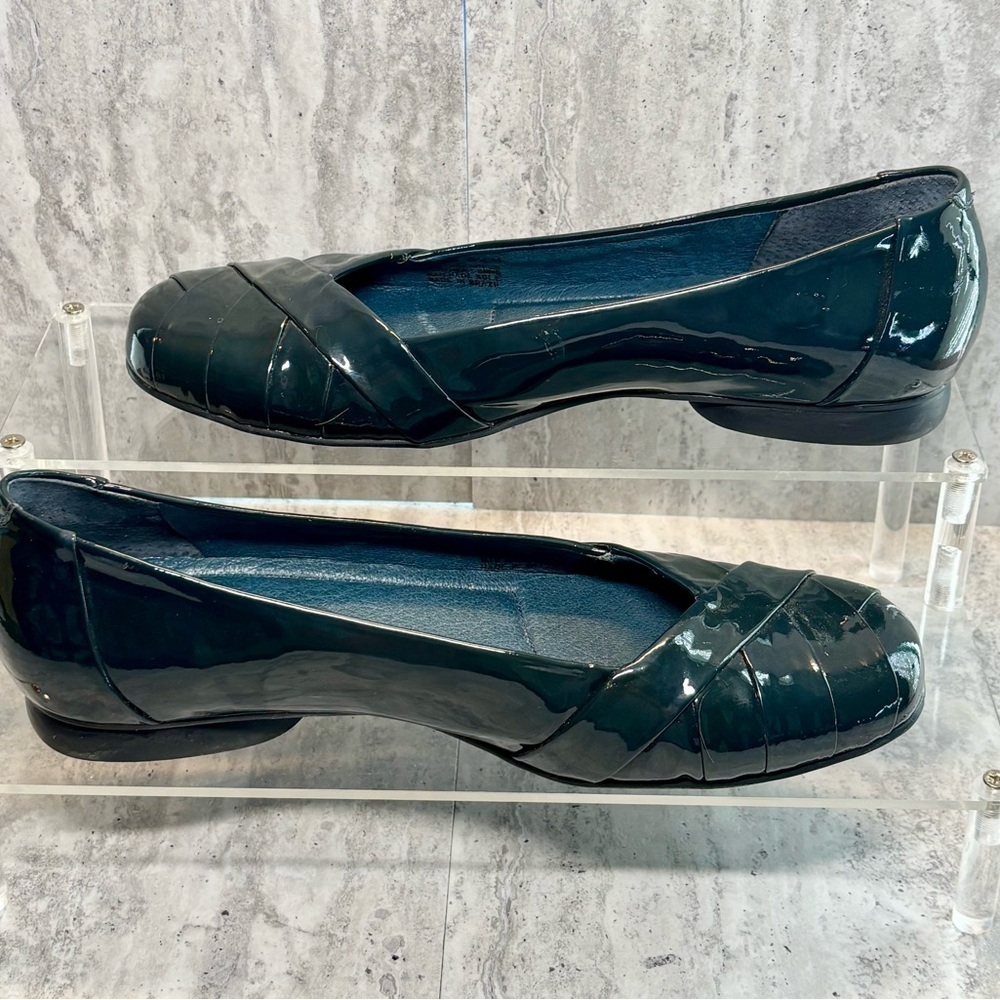 Nurture Navy Blue Comfort Patent Leather Woven Slip Ons Flats Sz 8M